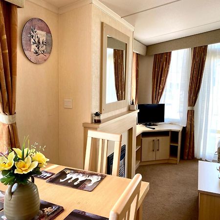 Elletson Park Wood Fired Hot Tubs, Caravans & Pods Pilling Экстерьер фото