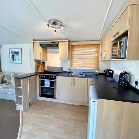 Elletson Park Wood Fired Hot Tubs, Caravans & Pods Pilling Экстерьер фото