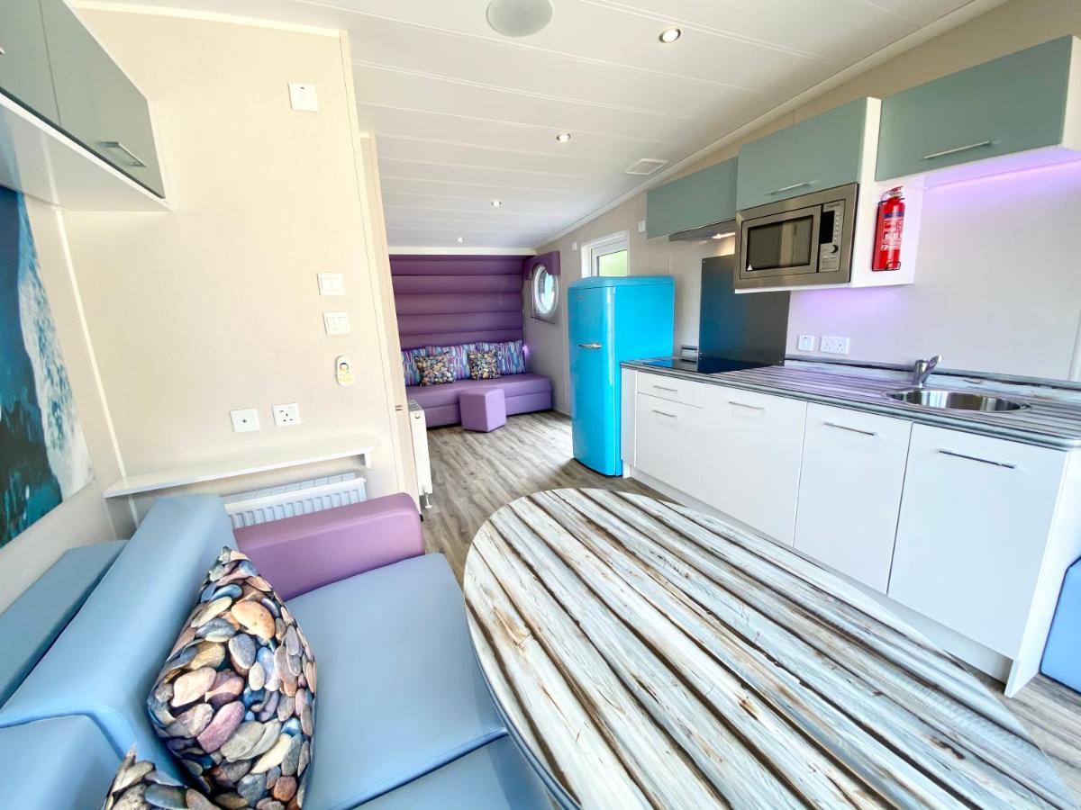 Elletson Park Wood Fired Hot Tubs, Caravans & Pods Pilling Экстерьер фото