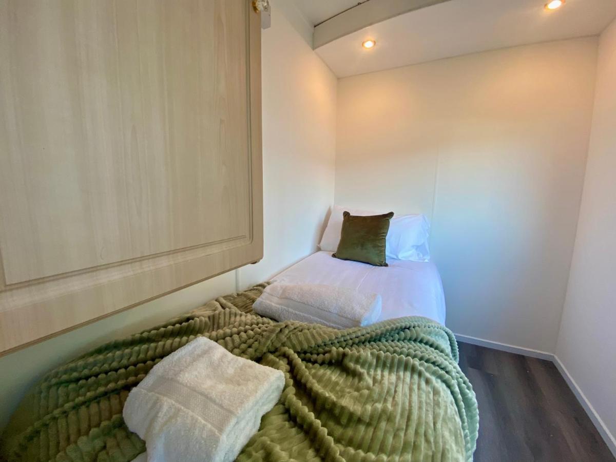 Elletson Park Wood Fired Hot Tubs, Caravans & Pods Pilling Экстерьер фото