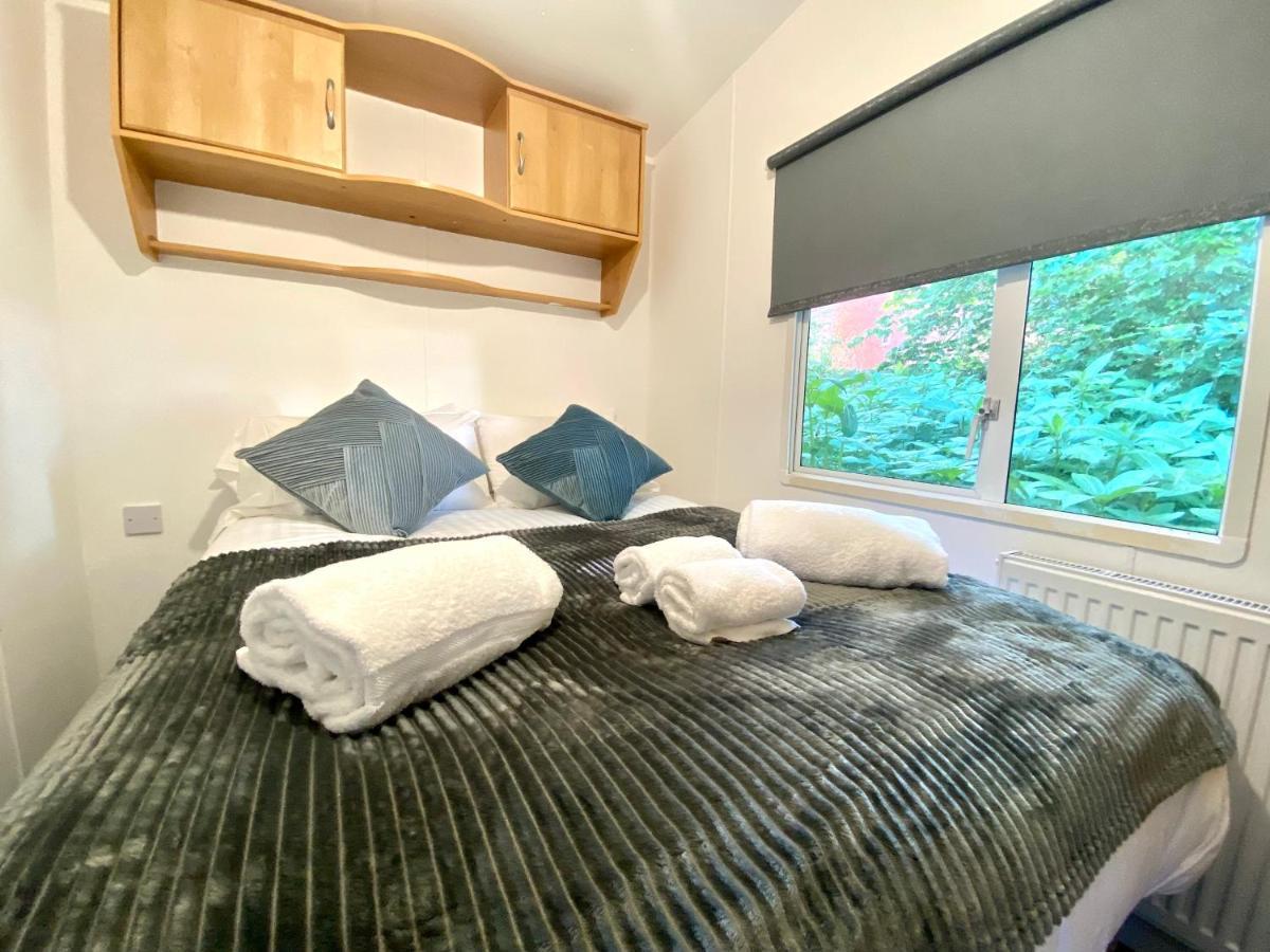 Elletson Park Wood Fired Hot Tubs, Caravans & Pods Pilling Экстерьер фото