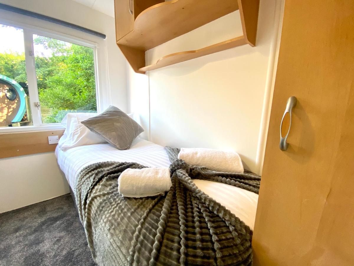 Elletson Park Wood Fired Hot Tubs, Caravans & Pods Pilling Экстерьер фото