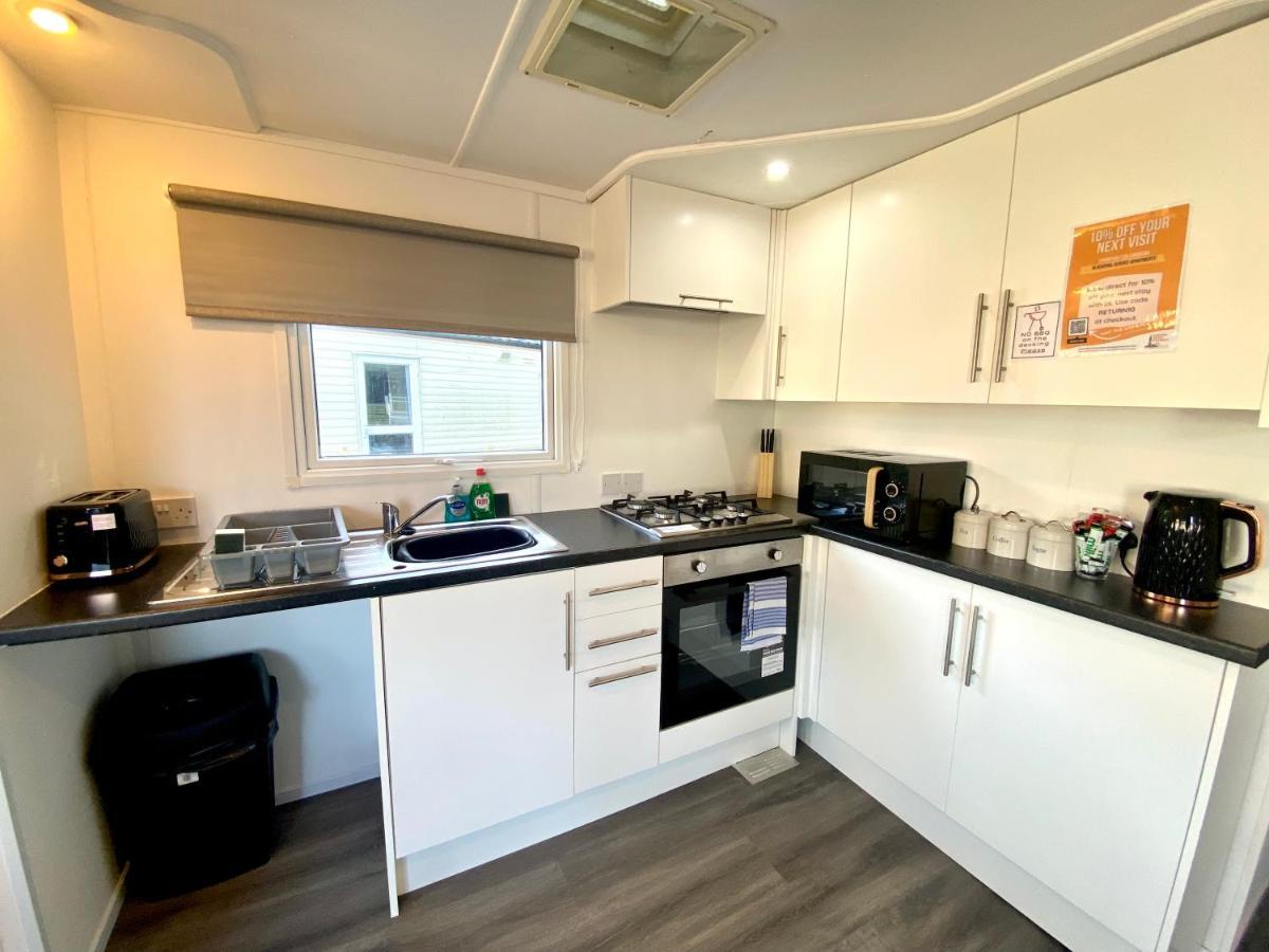 Elletson Park Wood Fired Hot Tubs, Caravans & Pods Pilling Экстерьер фото