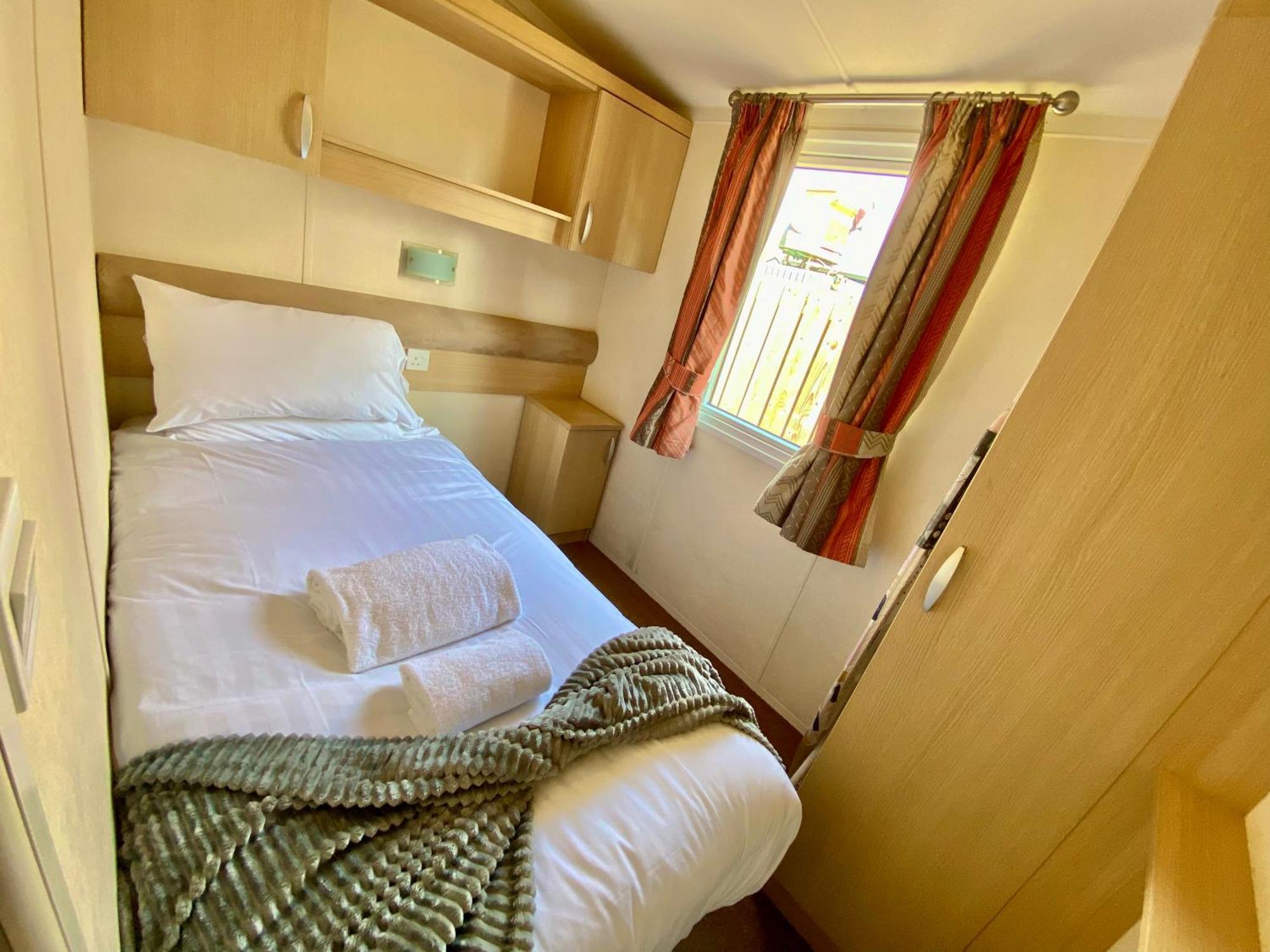Elletson Park Wood Fired Hot Tubs, Caravans & Pods Pilling Экстерьер фото