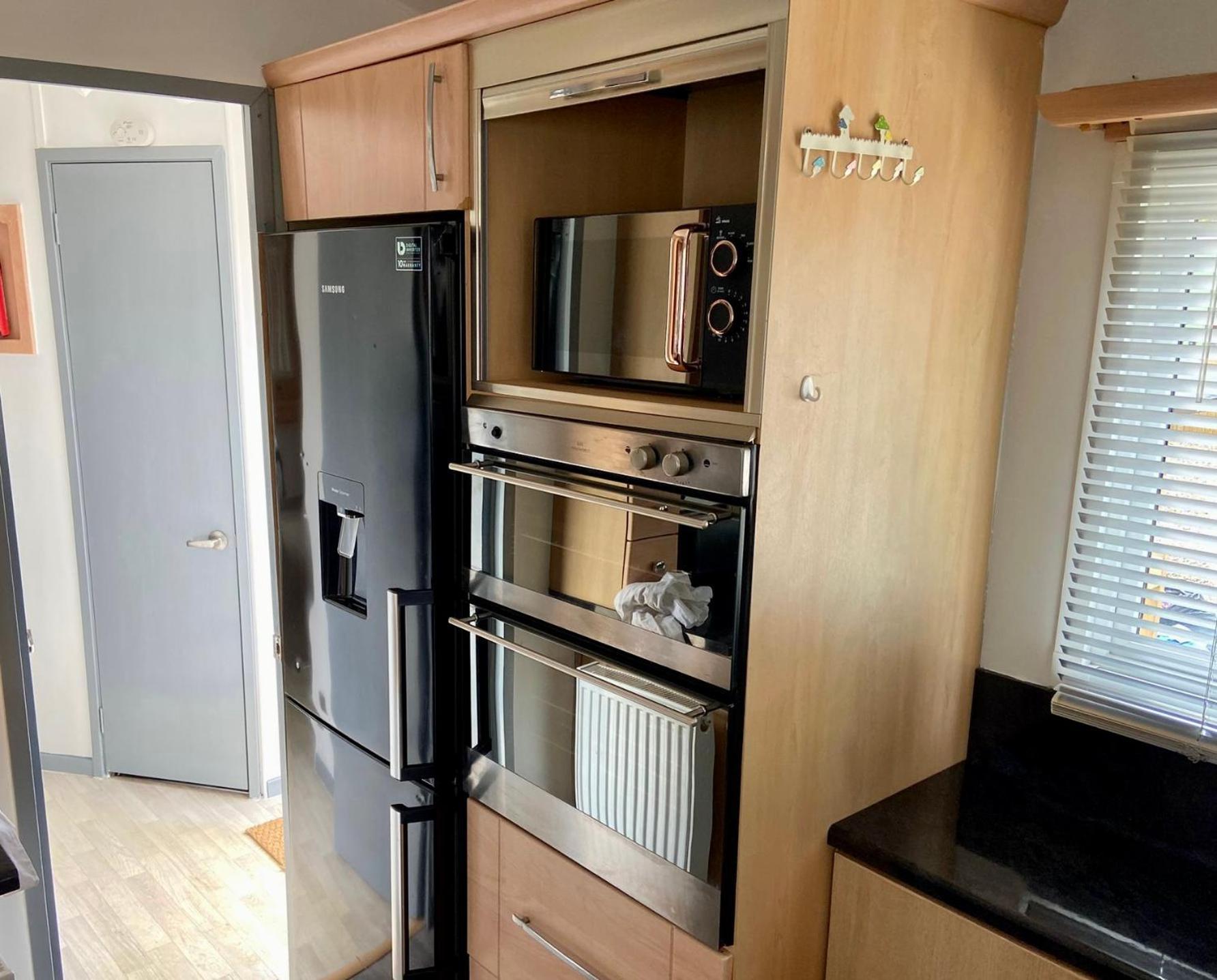 Elletson Park Wood Fired Hot Tubs, Caravans & Pods Pilling Экстерьер фото