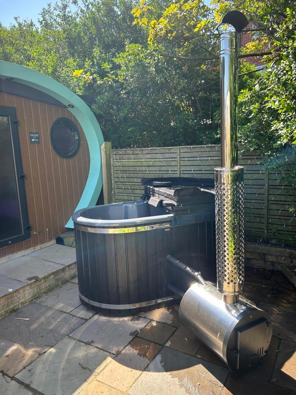 Elletson Park Wood Fired Hot Tubs, Caravans & Pods Pilling Экстерьер фото
